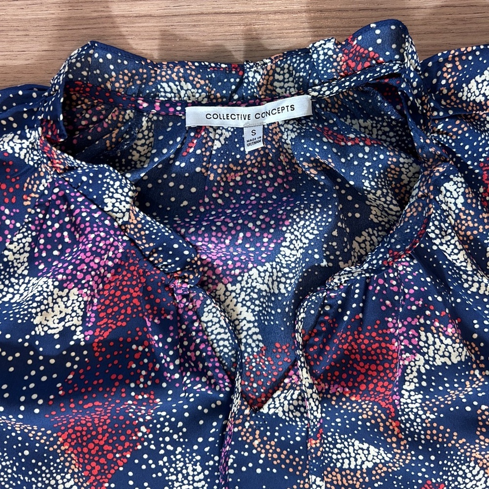 Collective Concepts Boho-Style Loose Blouse V-Neckline Tie Neck Detail Small - Picture 3 of 9
